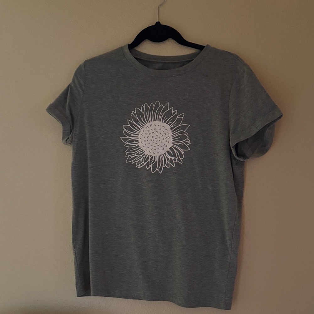 Gray Sunflower Graphic T-Shirt